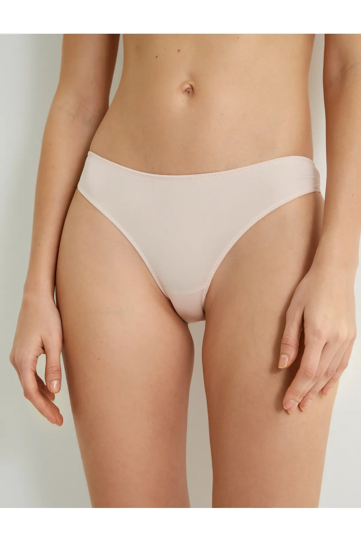 Koton  Kurzes Spitzenhöschen mit normaler Taille