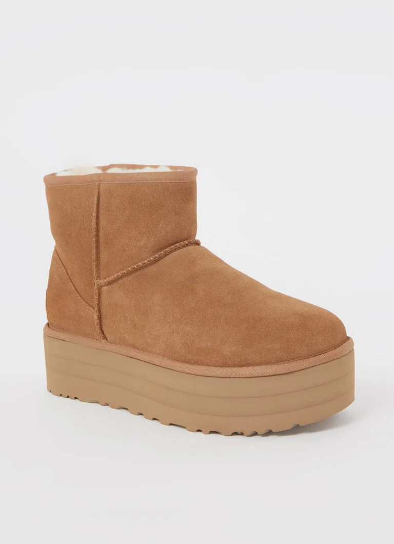 Platformă UGG Classic Mini în față