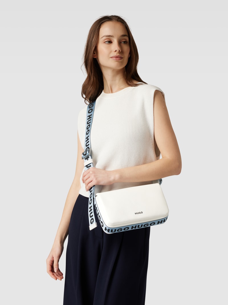 Umhängetasche mit Label-Details Modell 'Jodie Heart' in offwhite