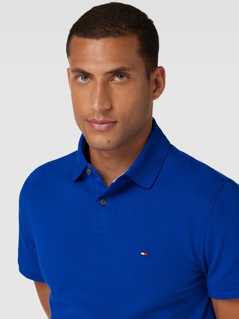Poloshirt mit Label-Stitching in royalblau