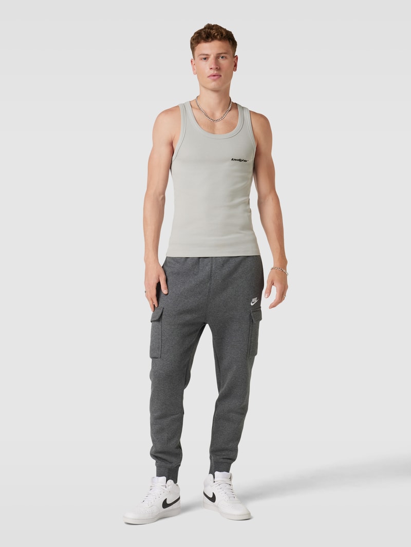 Sweatpants mit aufgesetzten Taschen in anthrazit meliert