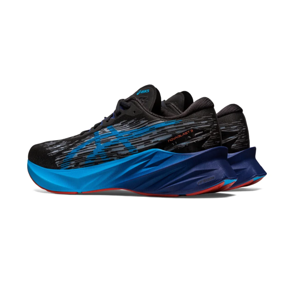 Asics Novablast 3 1011B458-004 / schwarz
