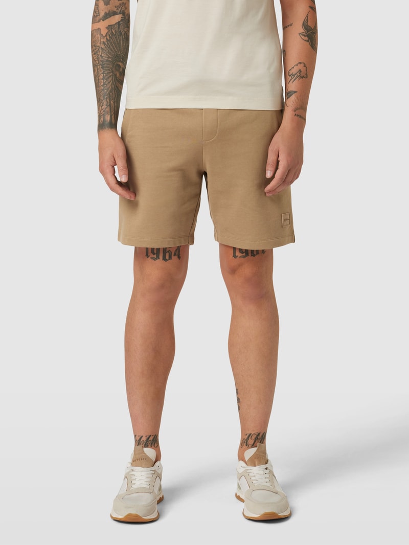 Sweatshorts mit Label-Patch Modell 'Diz' in camel
