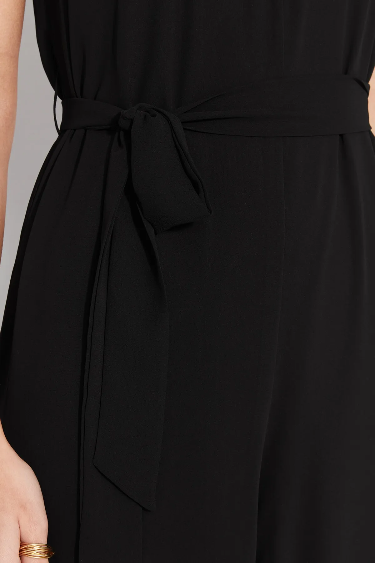Trendyol Collection  Schwarzer Chiffon-Weboverall TWOSS23TU00093