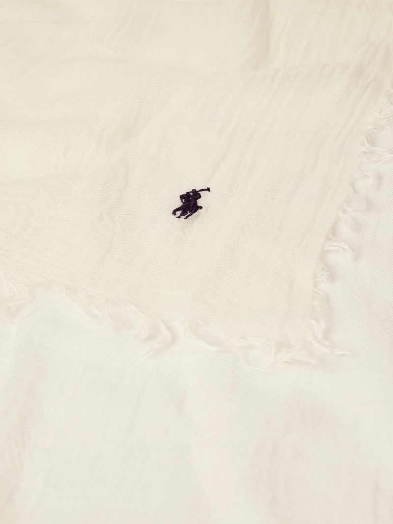 Schal mit Label-Stitching in offwhite