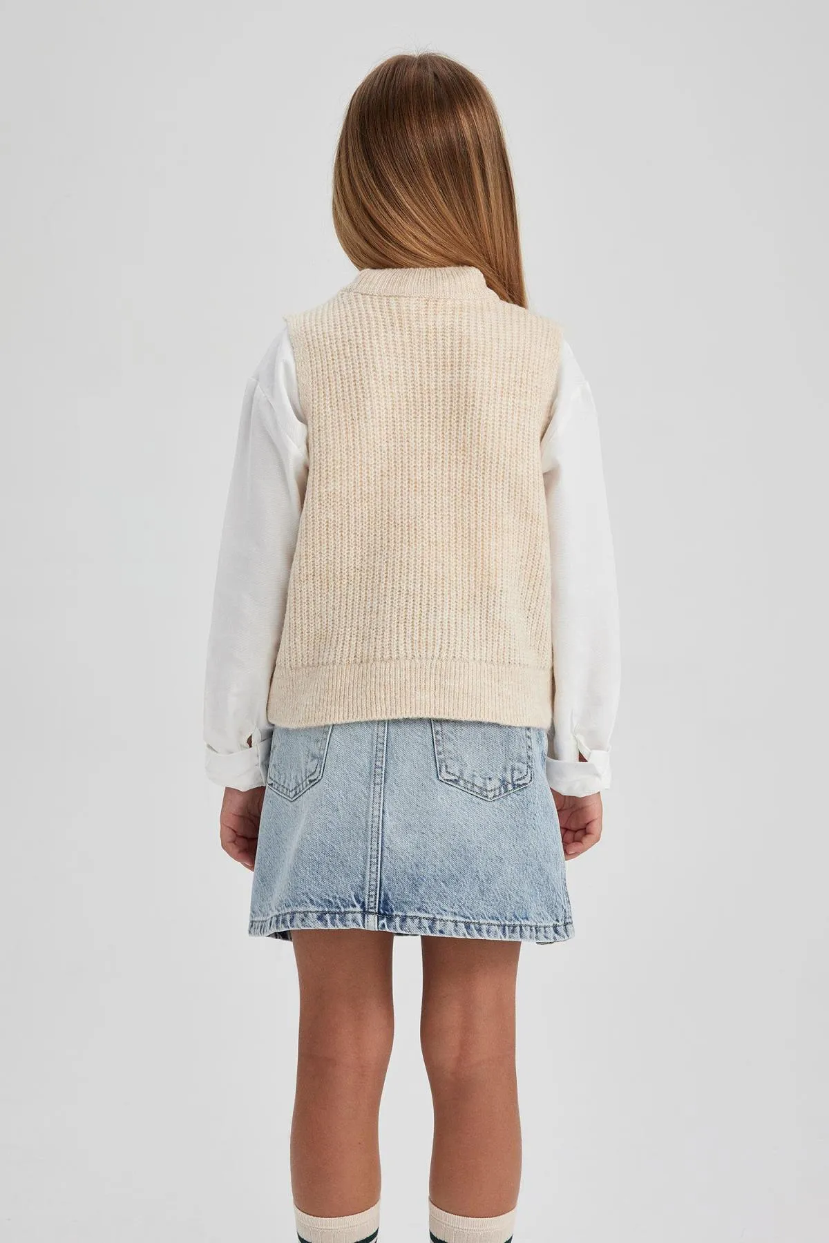 DeFacto  Mädchenpullover mit normaler Passform und Rundhalsausschnitt