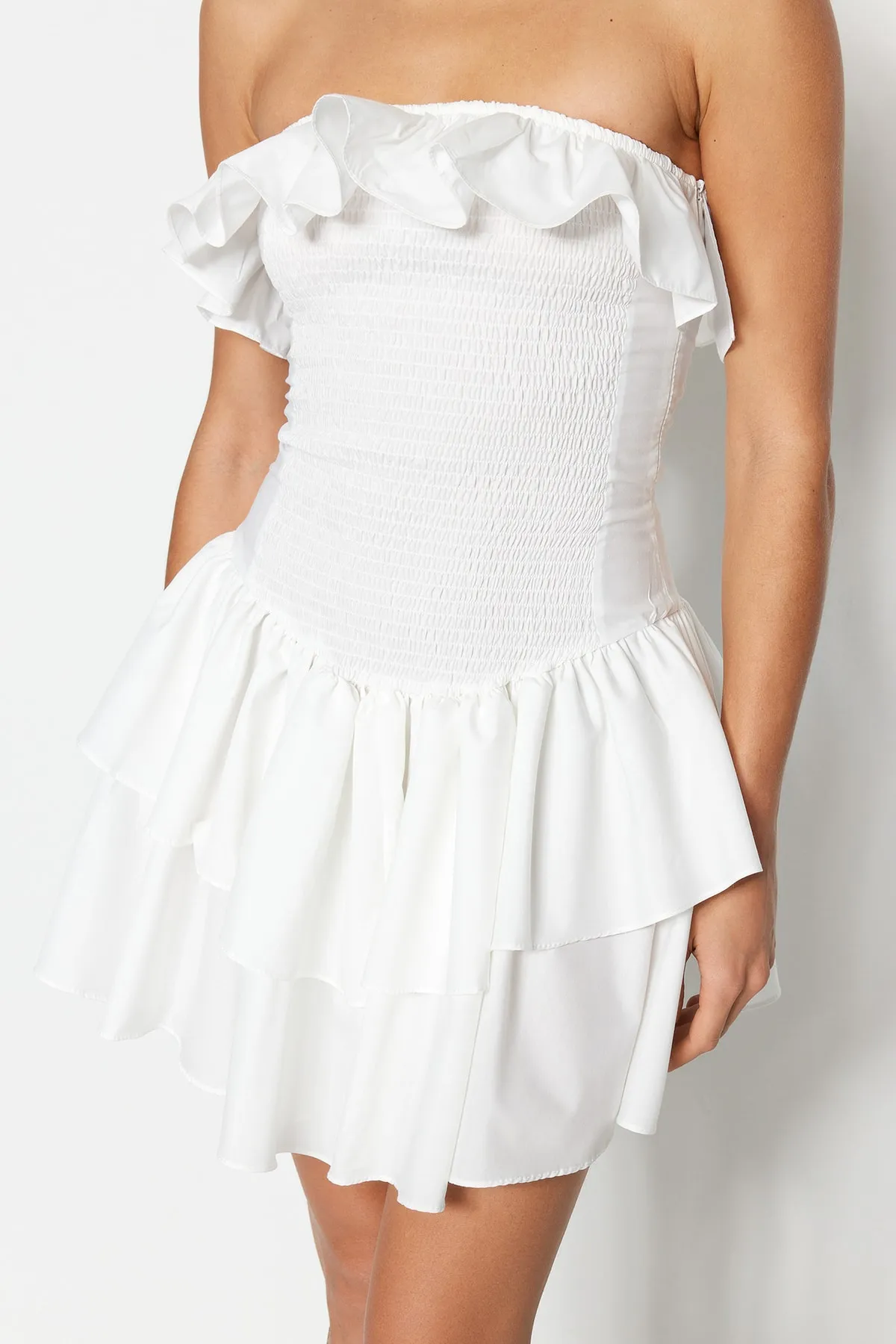 Trendyol Collection  Ecru-Taillenöffnung/Skater-gefüttertes Popeline-Brautabendkleid TPRSS22EL1720