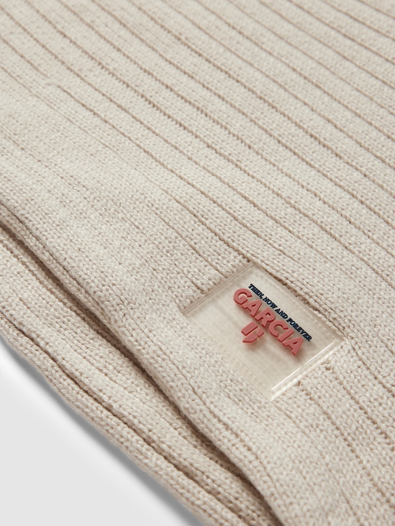 Loop-Schal mit Label-Patch in offwhite
