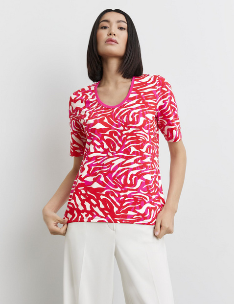 Halbarmshirt mit tiefrundem Ausschnitt