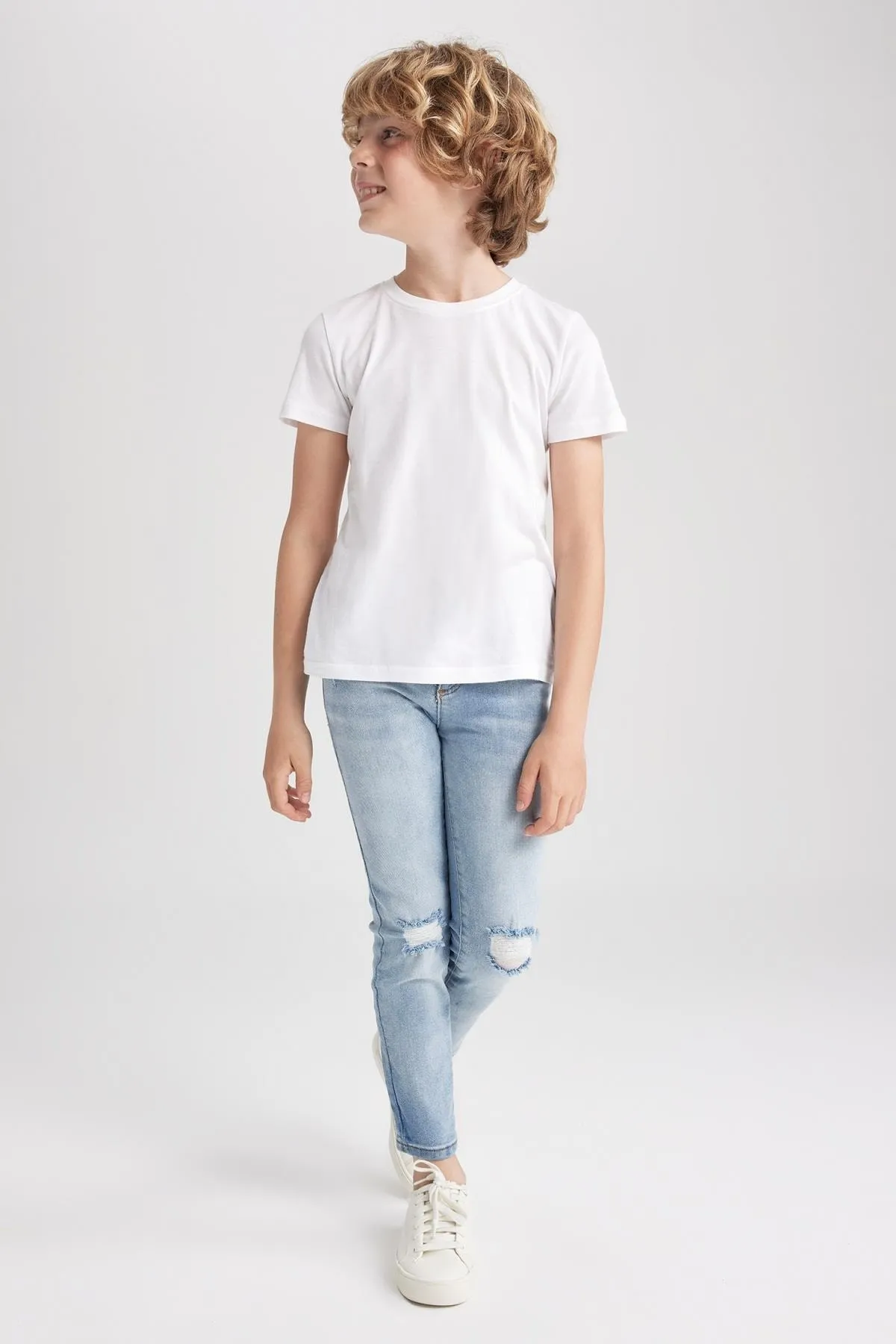 DeFacto  Slim Fit Jeanshose für Jungen mit zerrissenem Detail und geradem Bein Z1599a623sm