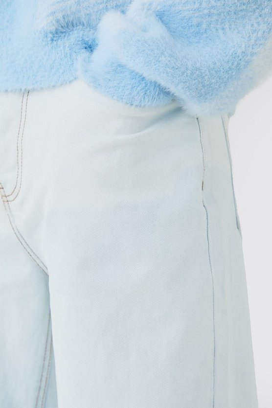 Lockere gebleichte Jeans in Hellblau