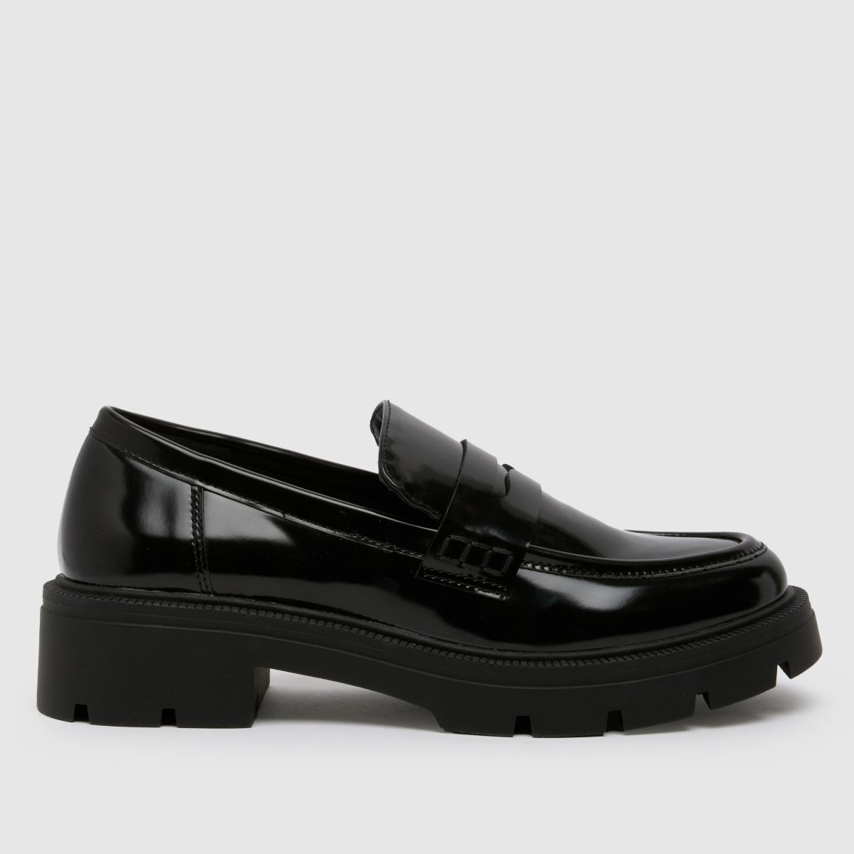 Črni lakirani ravni čevlji Schuh Livia