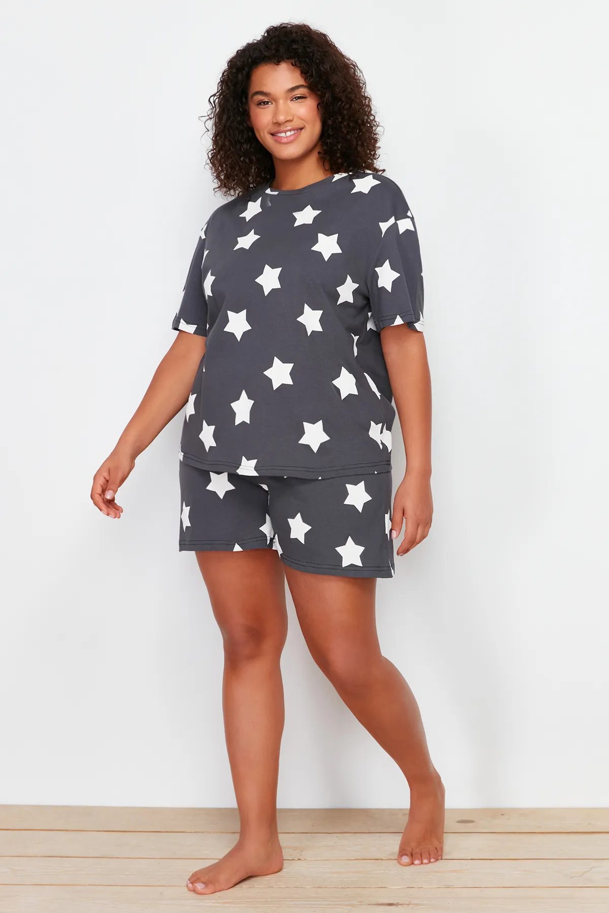 Trendyol Curve  Anthrazitfarbenes Strickpyjama-Set mit Sternenmuster TBBSS24AI00027