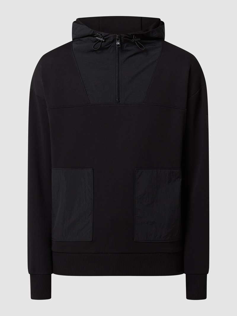 Hoodie mit Reißverschlusstaschen in schwarz