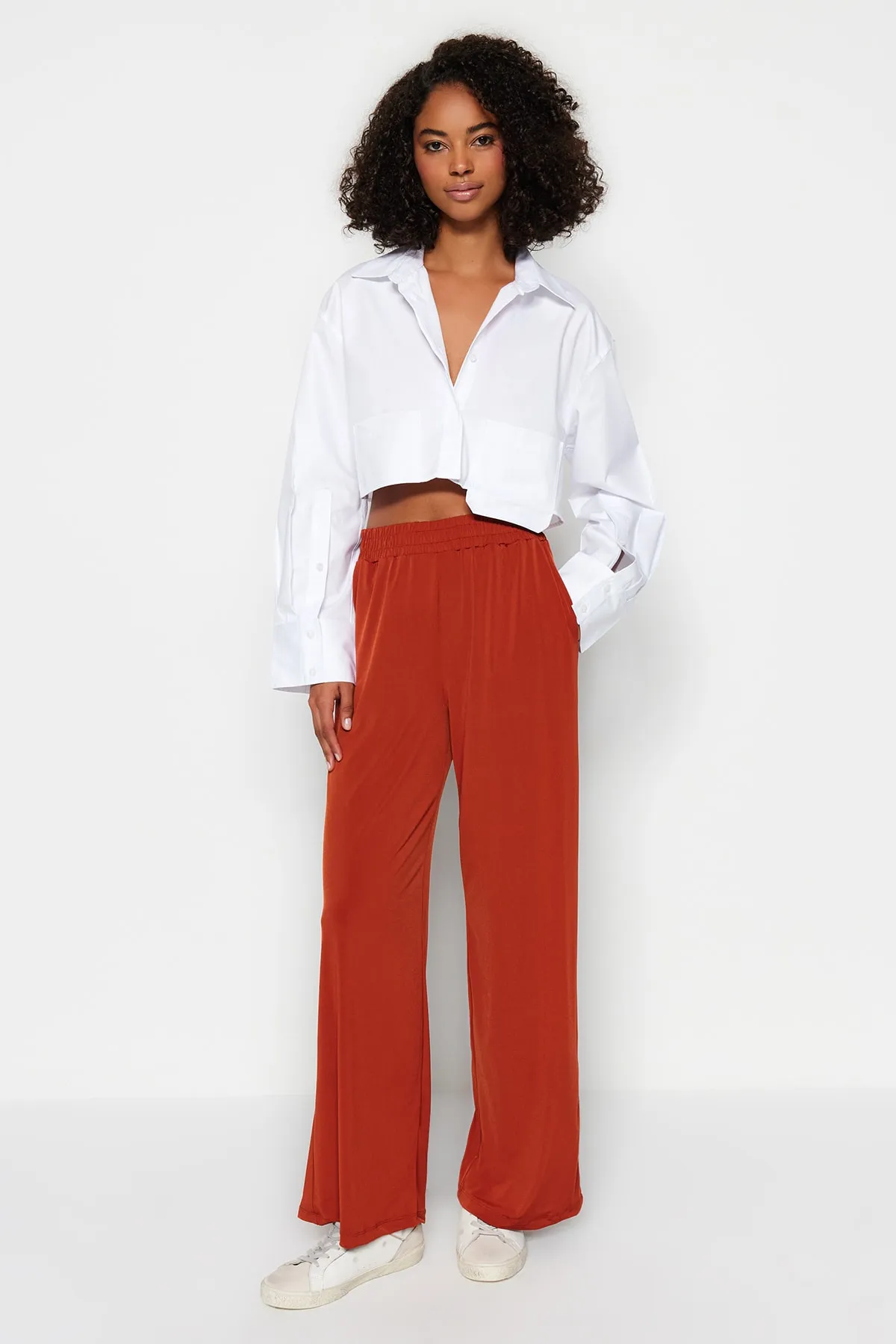 Trendyol Collection  Zimtfarbene, weit geschnittene/locker geschnittene, dehnbare Strickhose mit hoher Taille TWOSS23PL00129