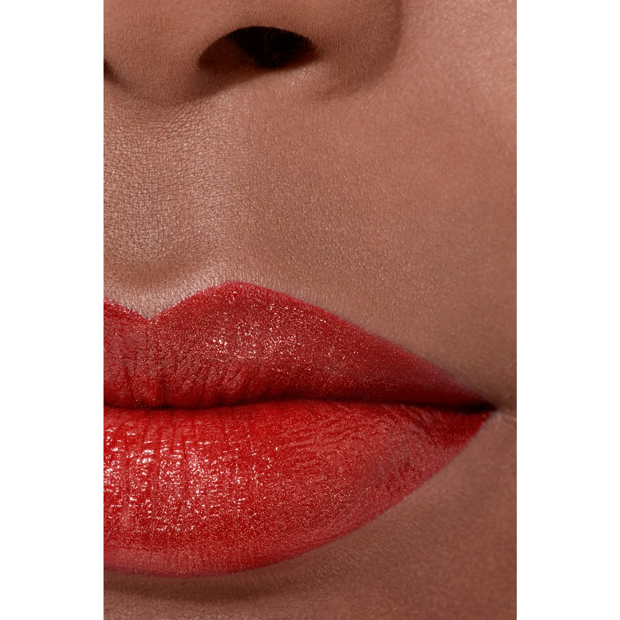 ROUGE ALLURE L'EXTRAIT - LA BARRA DE LABIOS DE ALTA INTENSIDAD CON EXTRACTO DE LUZ Y CUIDADO. RECARGABLE.