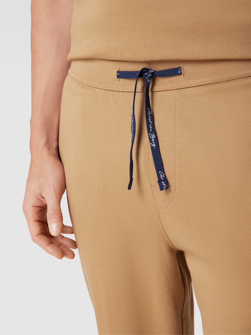 Sweatpants mit Label-Details in camel