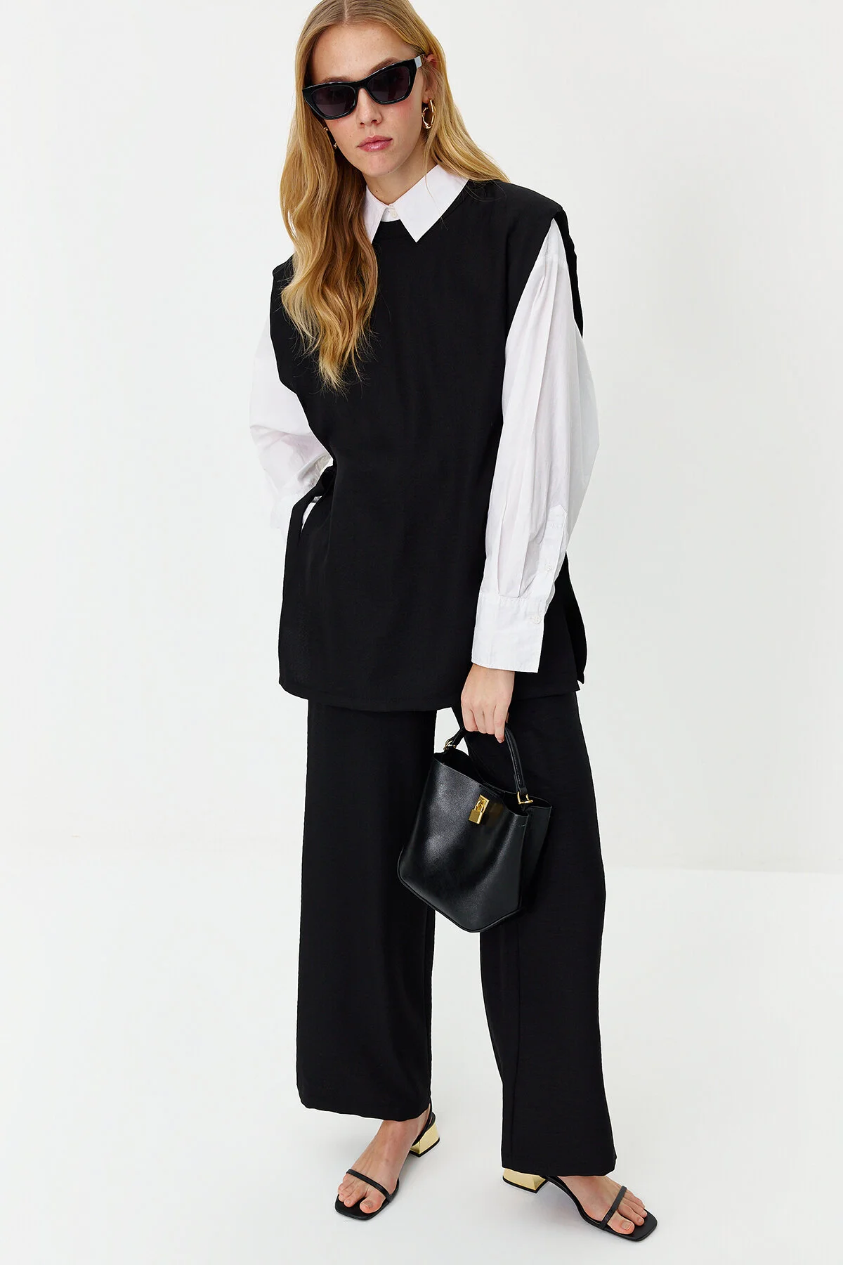 Trendyol Modest  Schwarzes Leinen-Look-Set mit gewebter Unterseite und Oberteil, seitlich gebunden, TCTSS24US0001