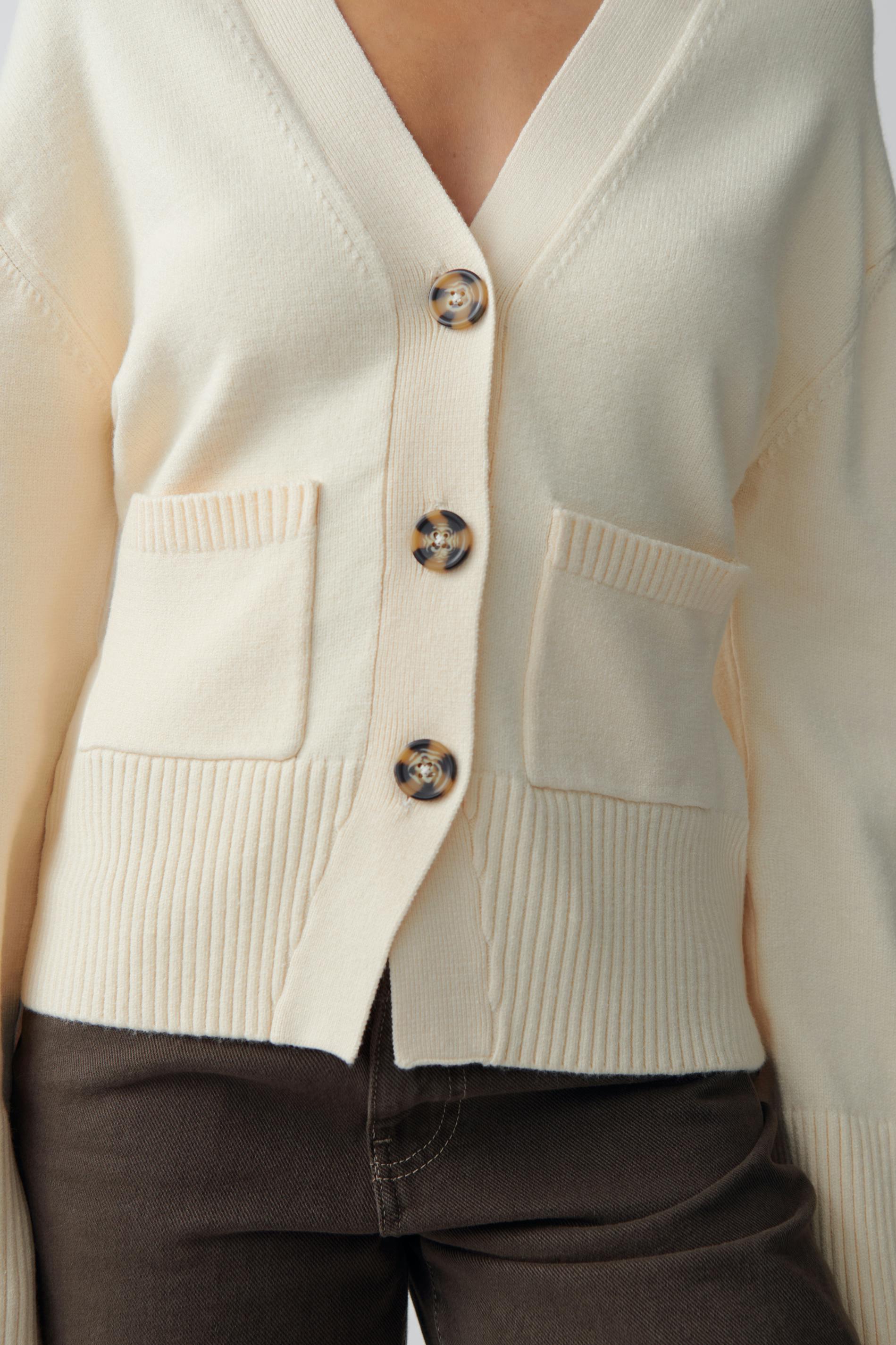 Knitted pocket cardigan