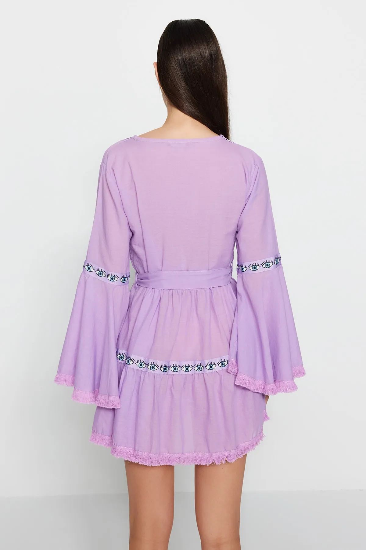 Trendyol Collection  Lilafarbenes Mini-Strandkleid aus 100 % Baumwolle mit gewebten Rüschen und Gürtel TBESS21EL1253