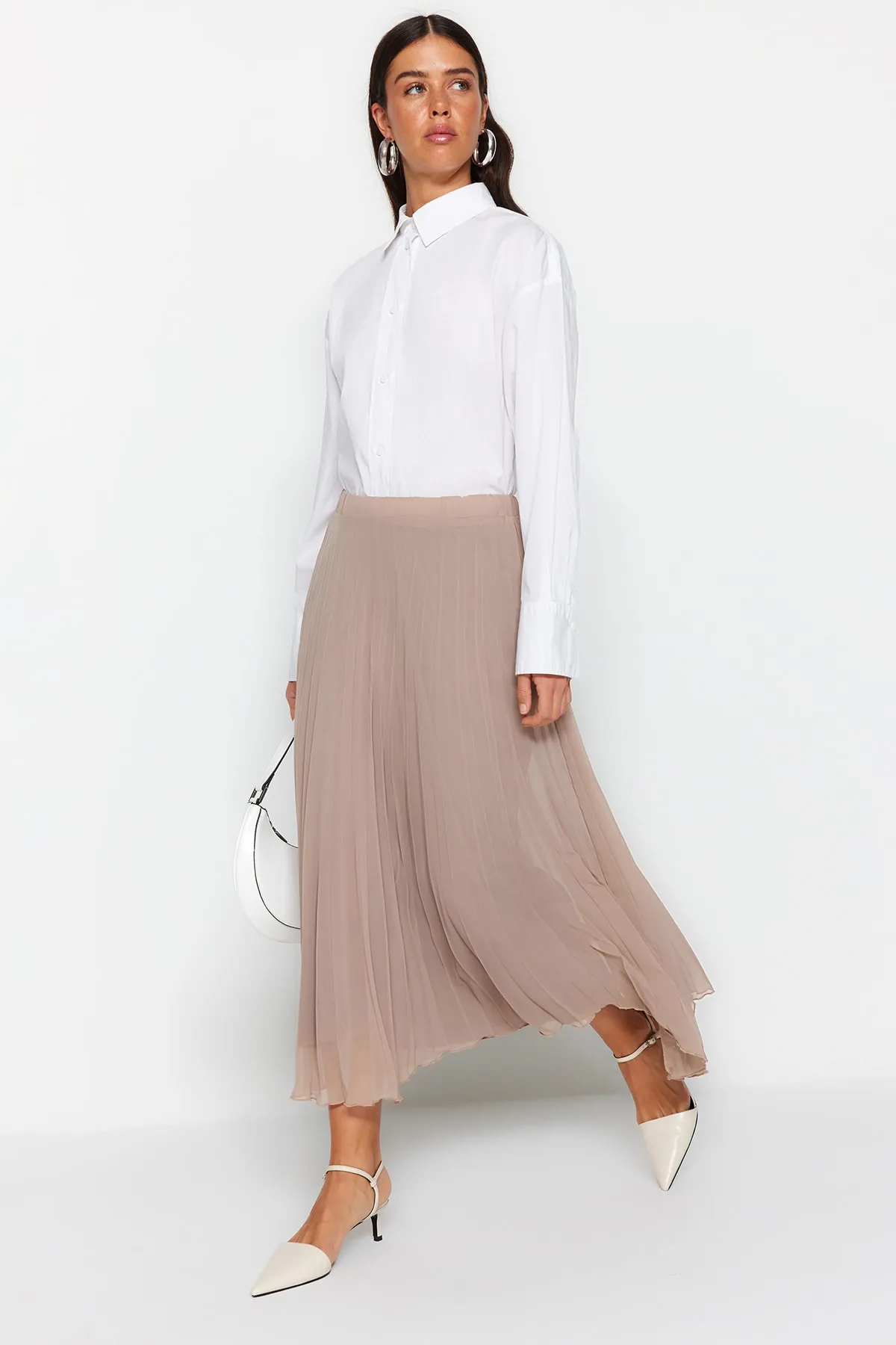 Trendyol Modest  Beiger Plisseerock aus gewebtem Chiffon mit elastischer Taille und Futter TCTSS23EE00019