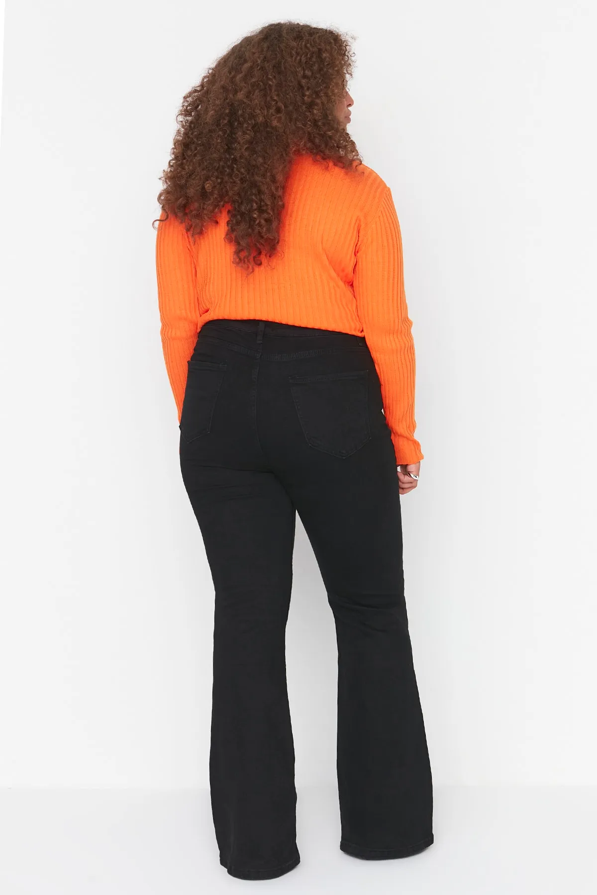 Trendyol Curve  Schwarze Schlagjeans mit hoher Taille TBBAW23JE00001