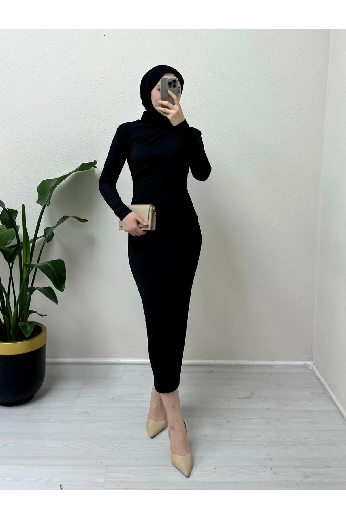 Modamorfo  Langes Skuba-Kleid mit seitlichen Raffungen