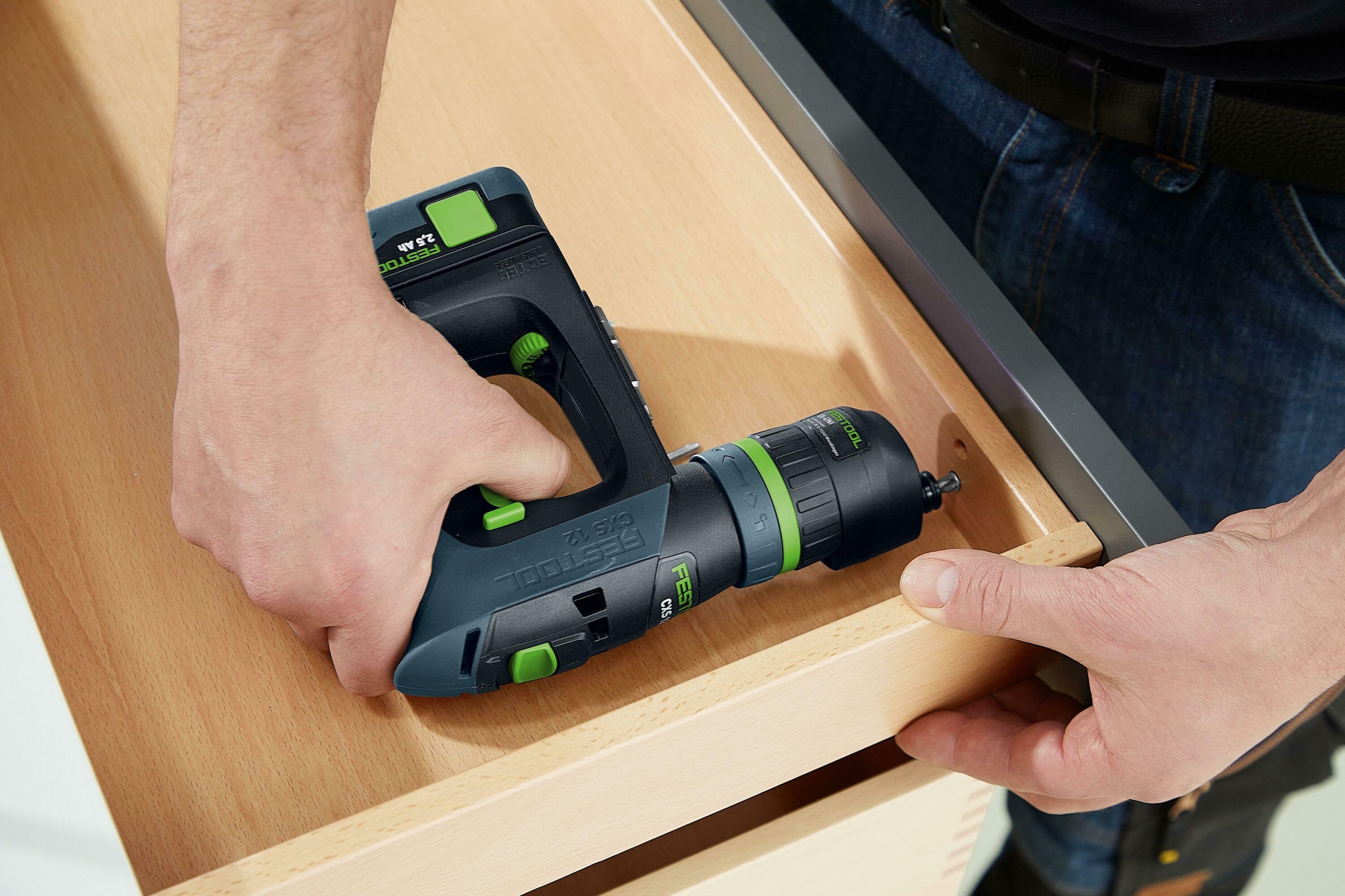 Furadeira sem fio Festool 576864 CXS 12 2.5-Plus com 2 baterias de 12V 2.5Ah e carregador em estojo.