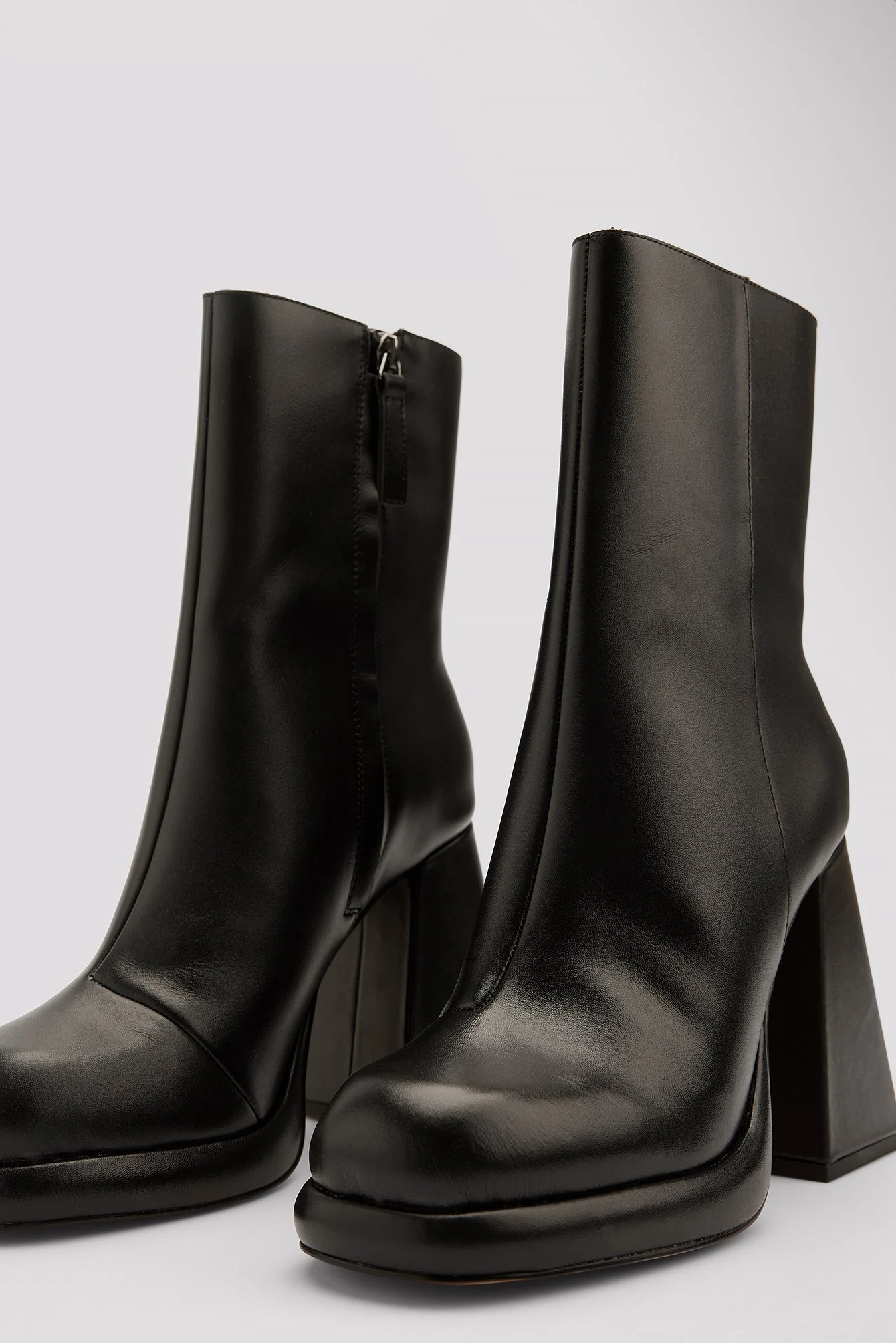 Plateau-Stiefel mit hohem Absatz