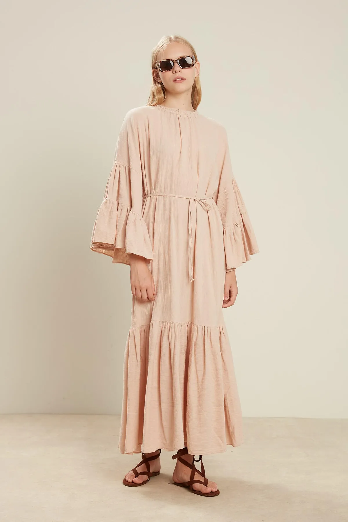 Manuka  Kleid mit Volants aus Baumwolle in Crinkle-Optik, Lachsfarben