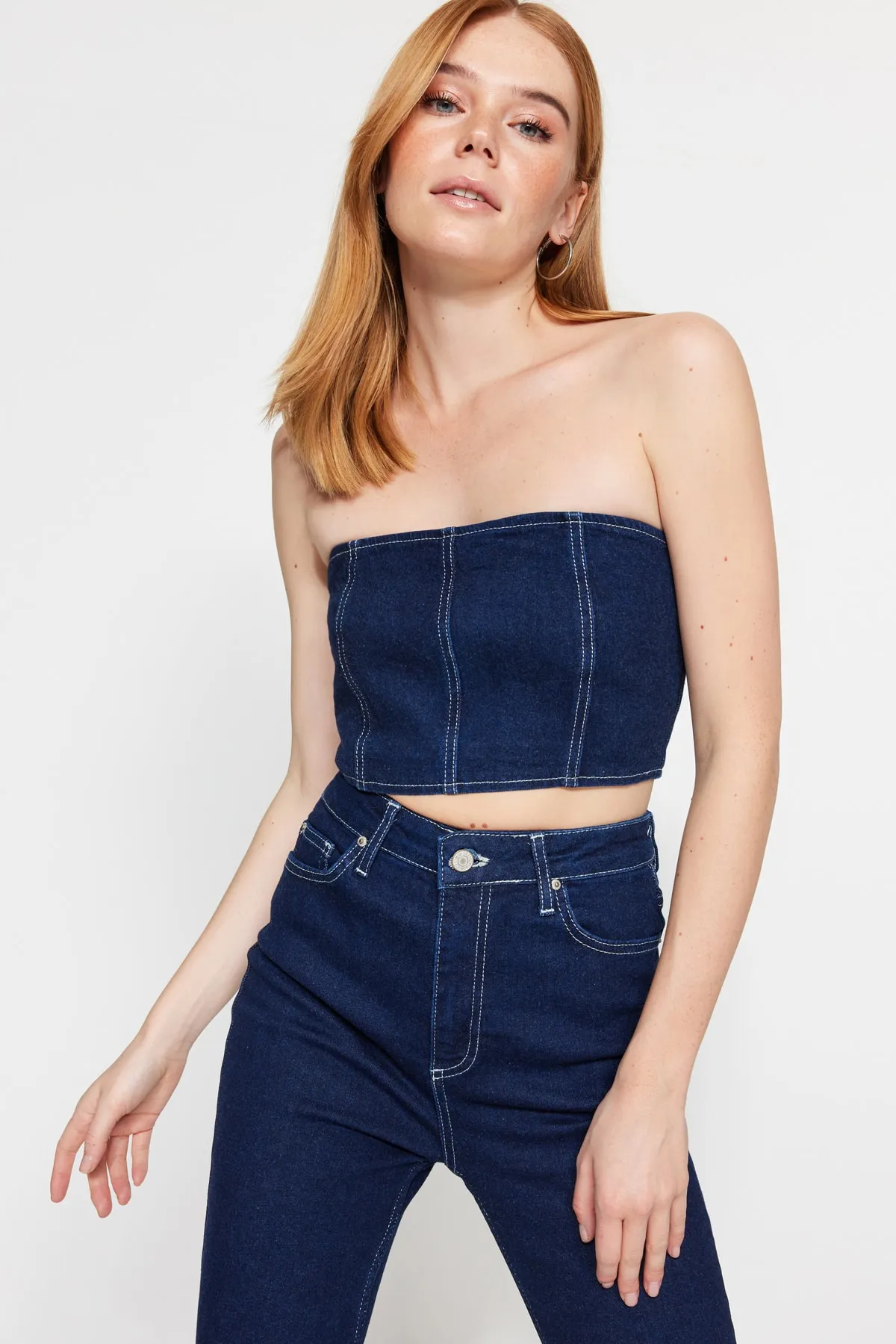 Trendyol Collection  Dunkelblaues, detailliertes, trägerloses Jeans-Bustier mit Reißverschluss TWOSS23BS00006