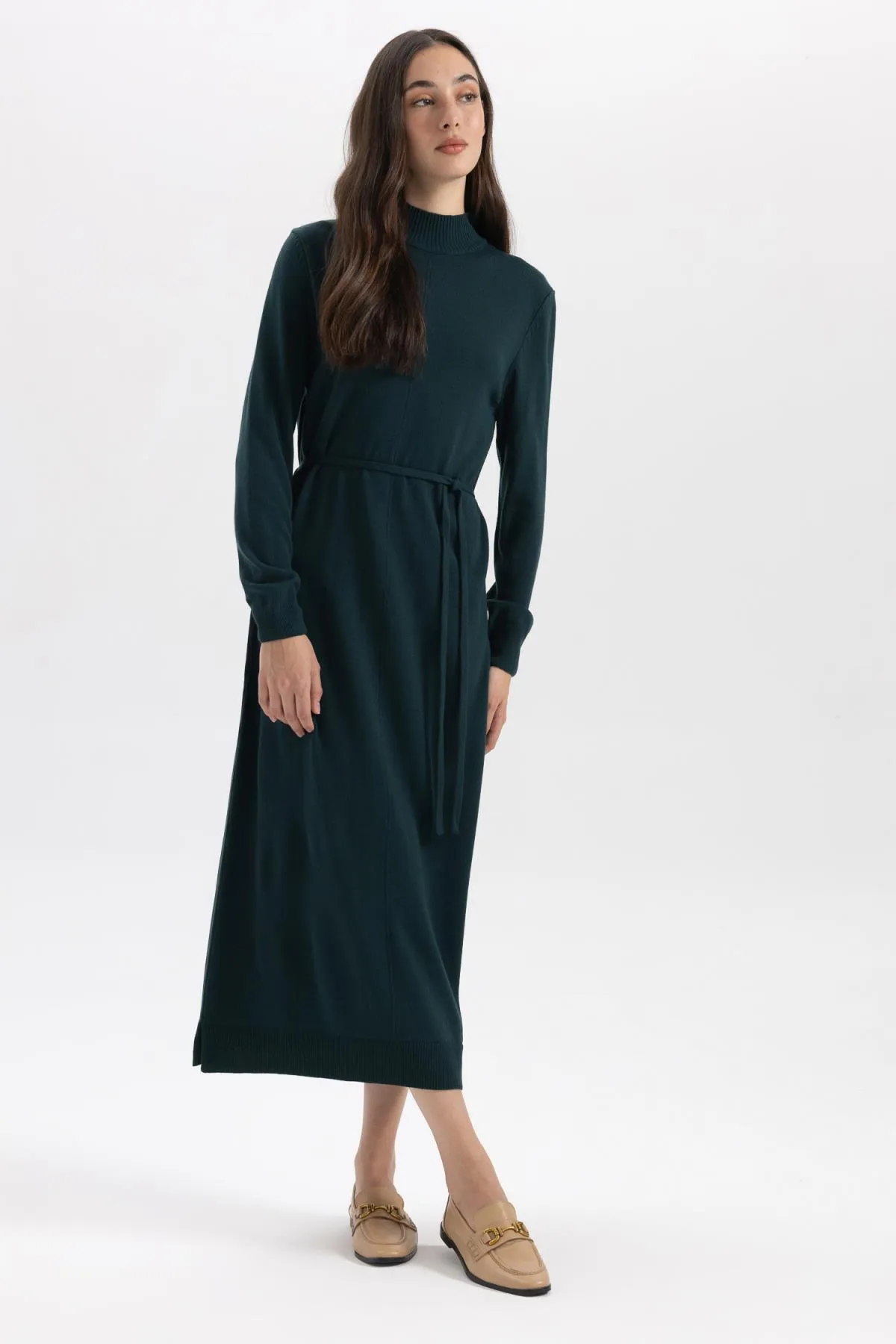 DeFacto  Maxi-Strickkleid mit halbem Rollkragen und langen Ärmeln A9807ax23wn