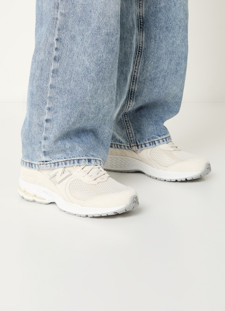 Αθλητικά παπούτσια New Balance 2002R με λεπτομέρειες από πλέγμα και σουέτ