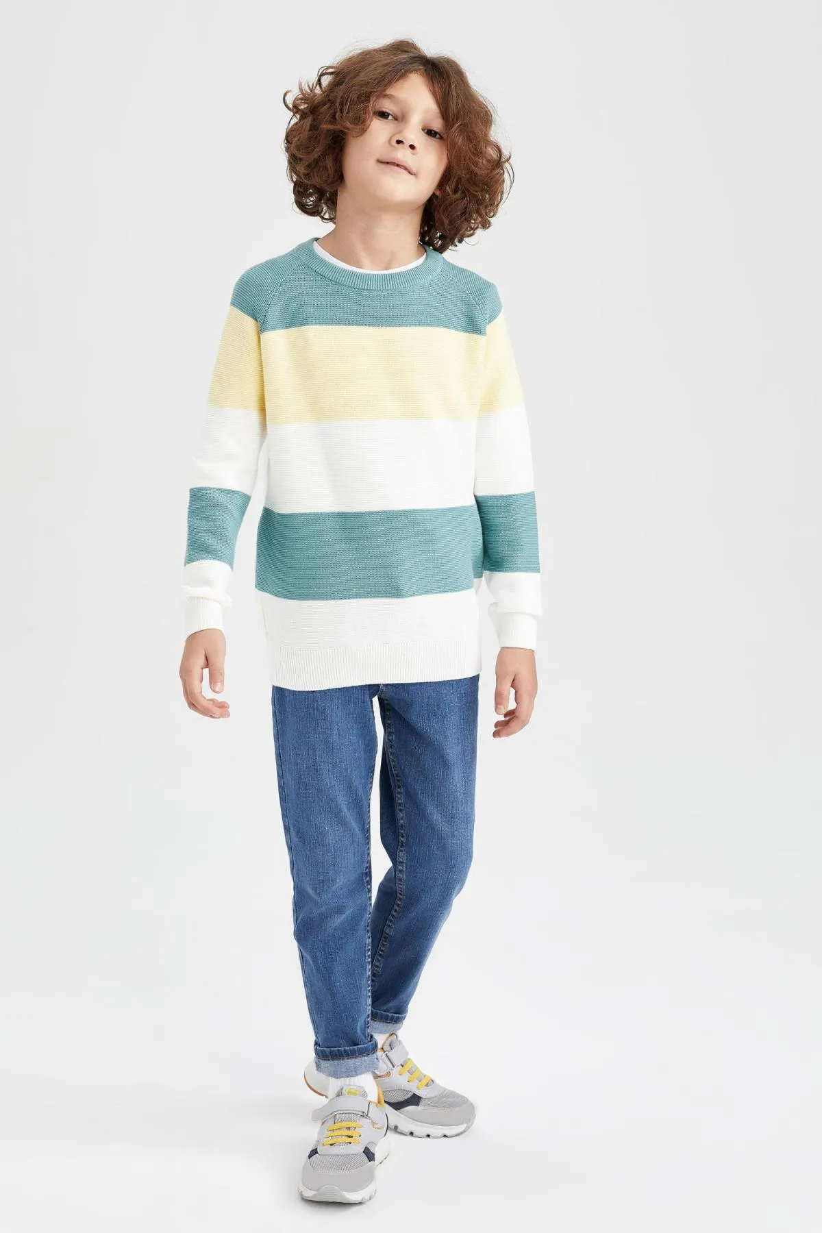 DeFacto  Strickpullover für Jungen mit normaler Passform und Rundhalsausschnitt