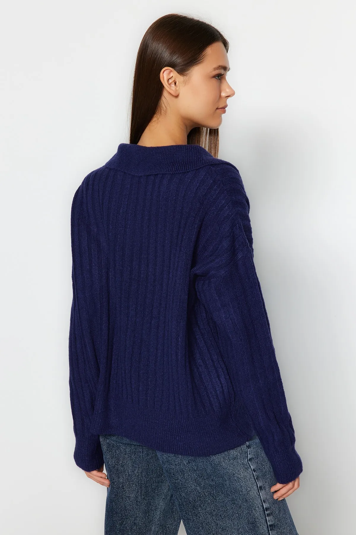 Trendyol Collection  Marineblauer Strickpullover mit weichem Struktur-Polokragen TWOAW24KZ00678