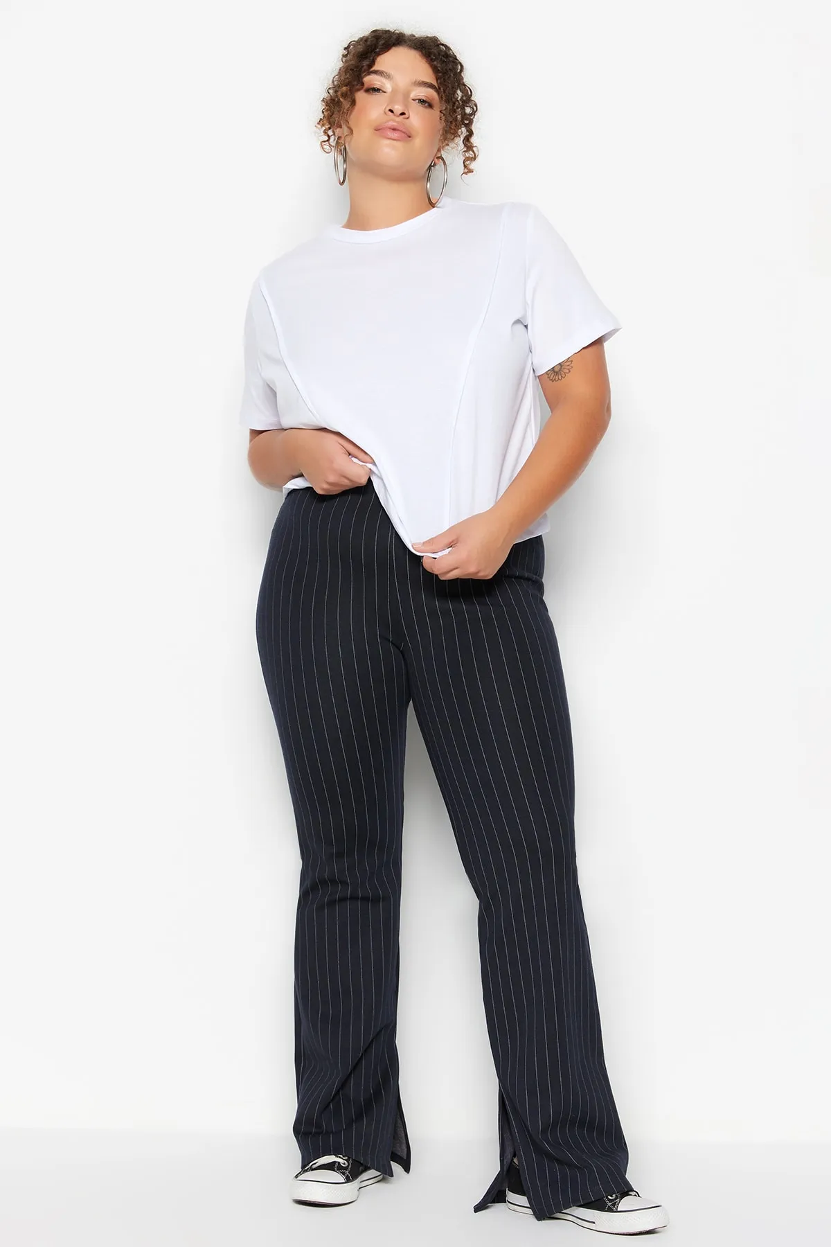 Trendyol Curve  Marineblaue, seitlich geschlitzte spanische Bein-Strick-Leggings-Hose TBSSS23AR00036