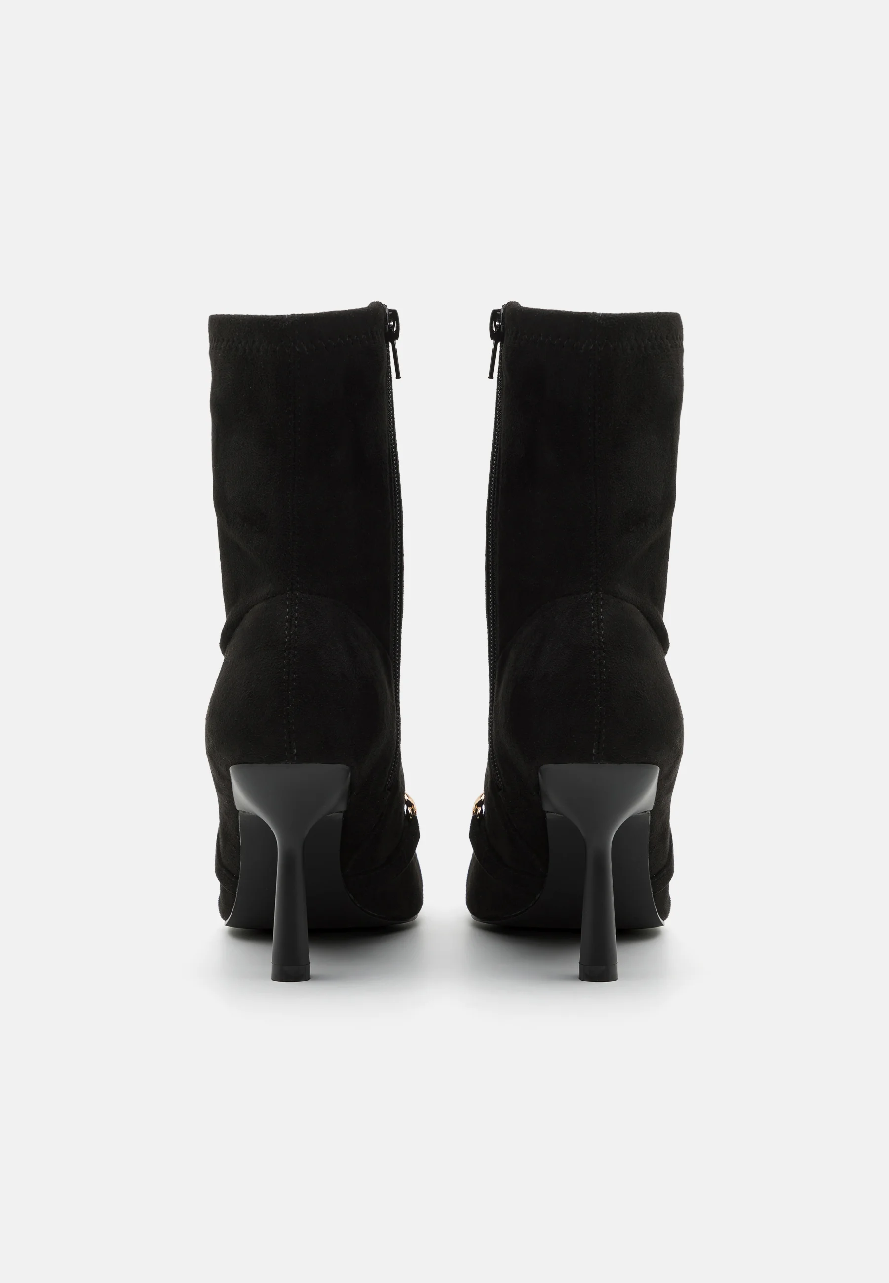 Botines de tacón par e impar