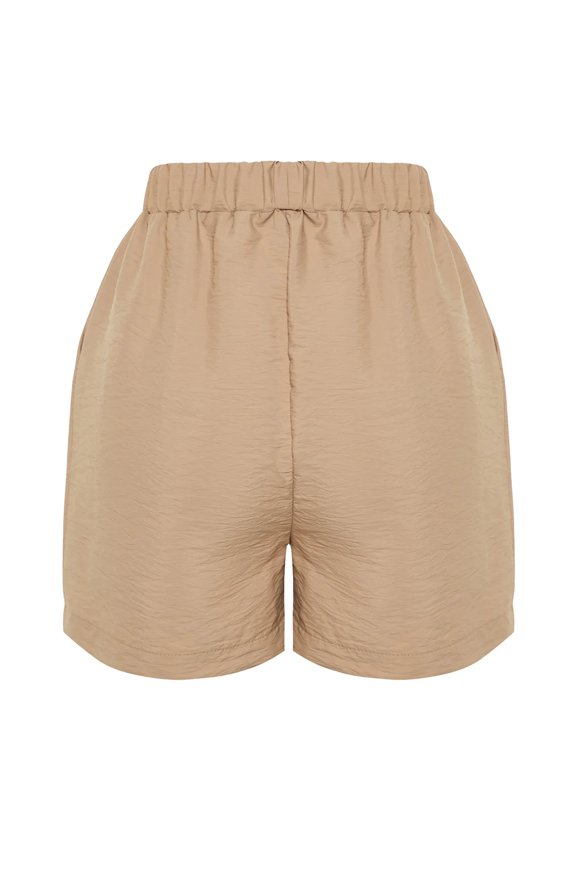 Trendyol Collection  Kamelfarbene, gewebte Shorts mit elastischem Bund und Taschen TWOSS24SR00017