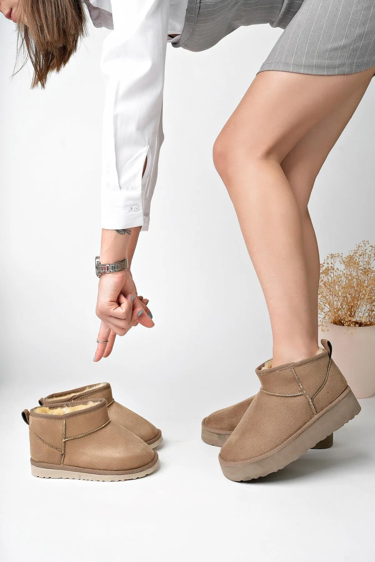 MUGGO  Hug Guaranteed Damen-Stiefeletten mit dicker Sohle und haarigem Mini-Stil