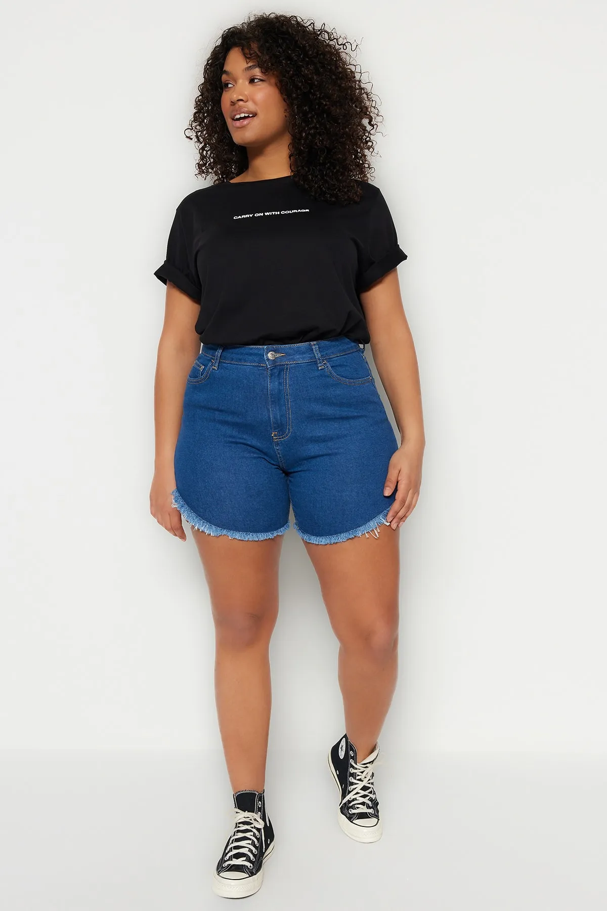 Trendyol Curve  Dunkelblaue, flexible Skinny-Jeansshorts mit Quasten und Bermudas TBSSS23CJ00016