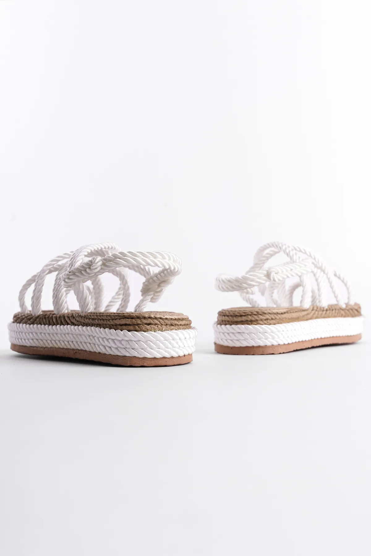 Capone Outfitters  Damen-Sandalen mit Keilabsatz und Schnürung