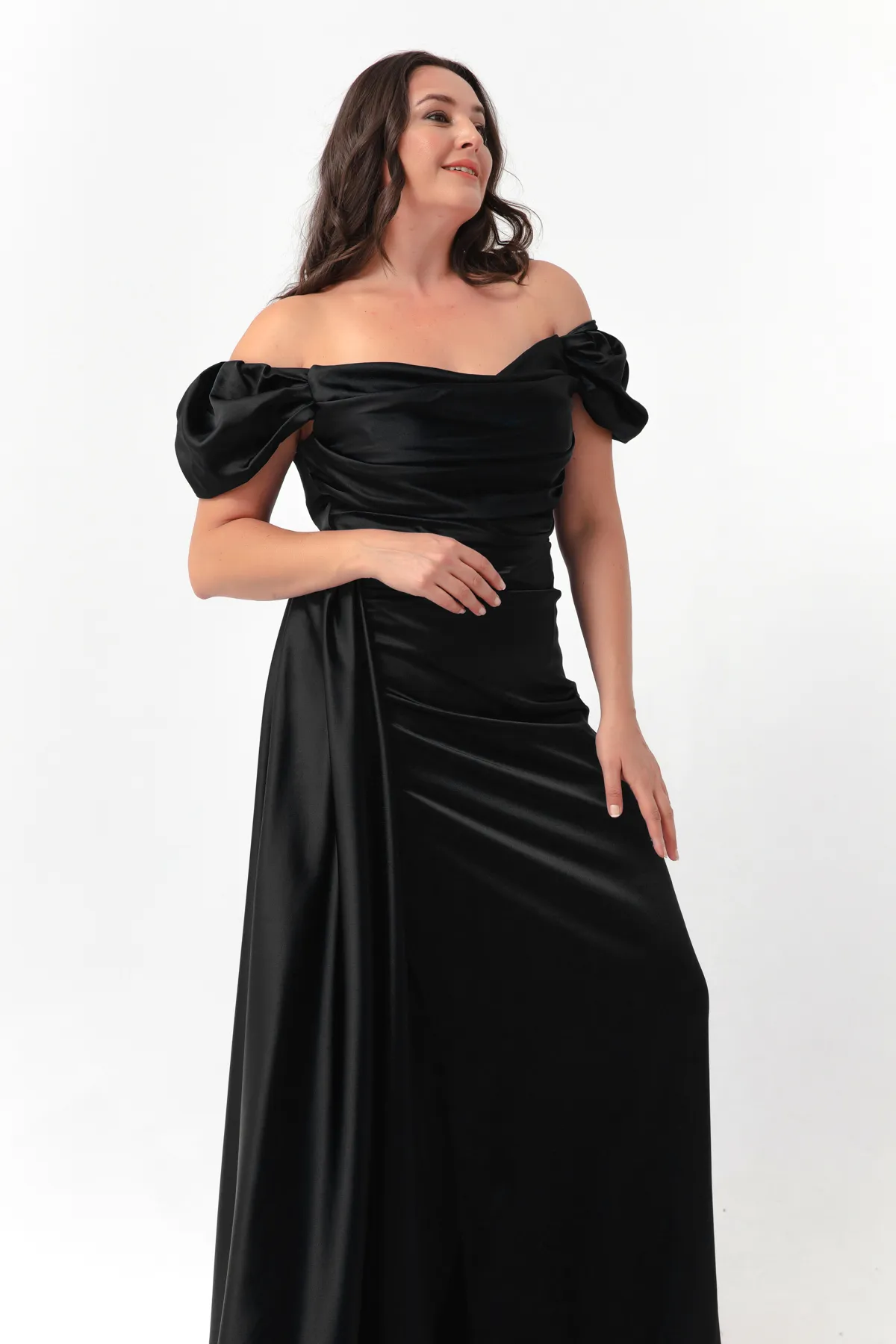 Lafaba  Schwarzes, trainiertes, langes Satin-Abendkleid und Abschlusskleid mit U-Boot-Ausschnitt für Damen