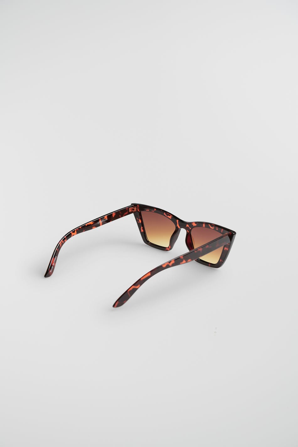 Sharp cateye sunglasses