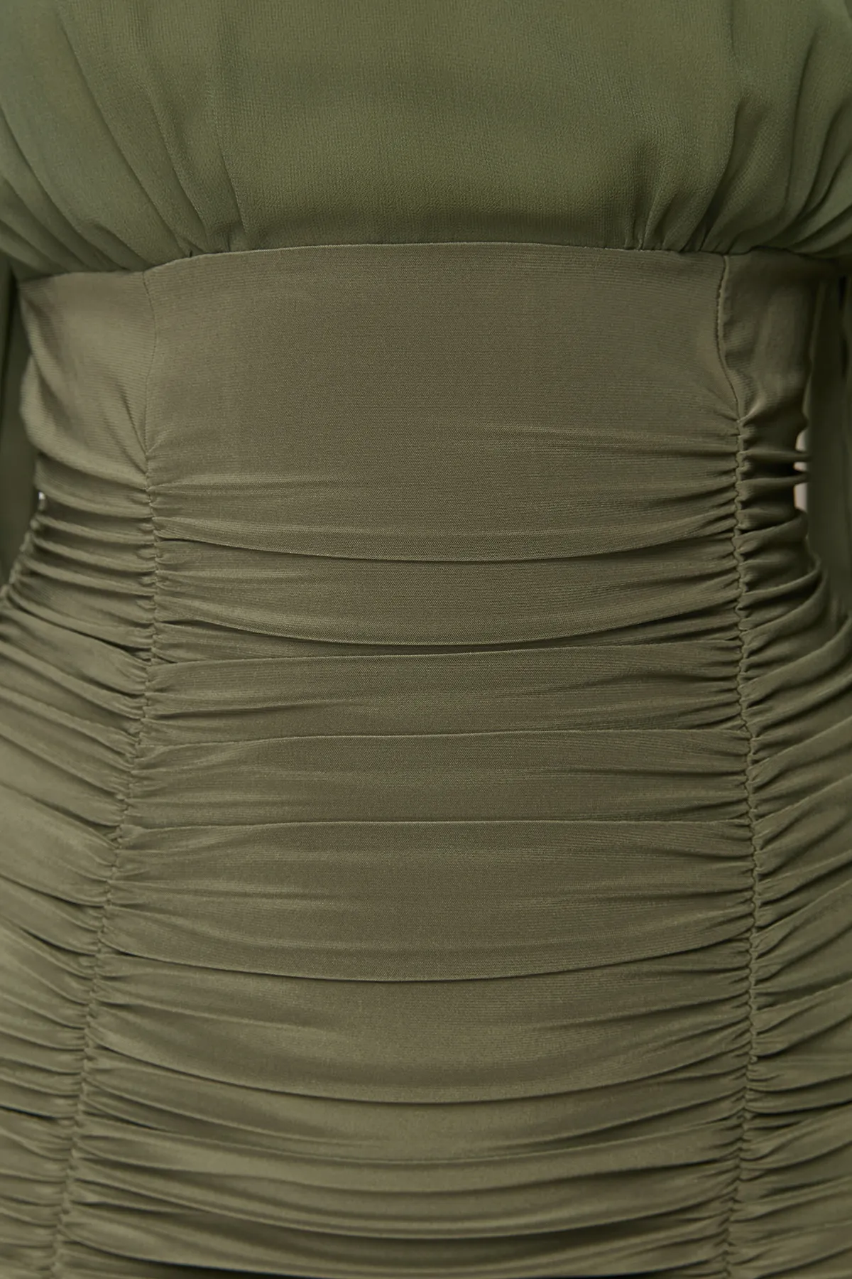 Trendyol Collection  Khakifarbenes, figurbetontes, gewebtes Minikleid mit V-Ausschnitt TWOAW23EL01044