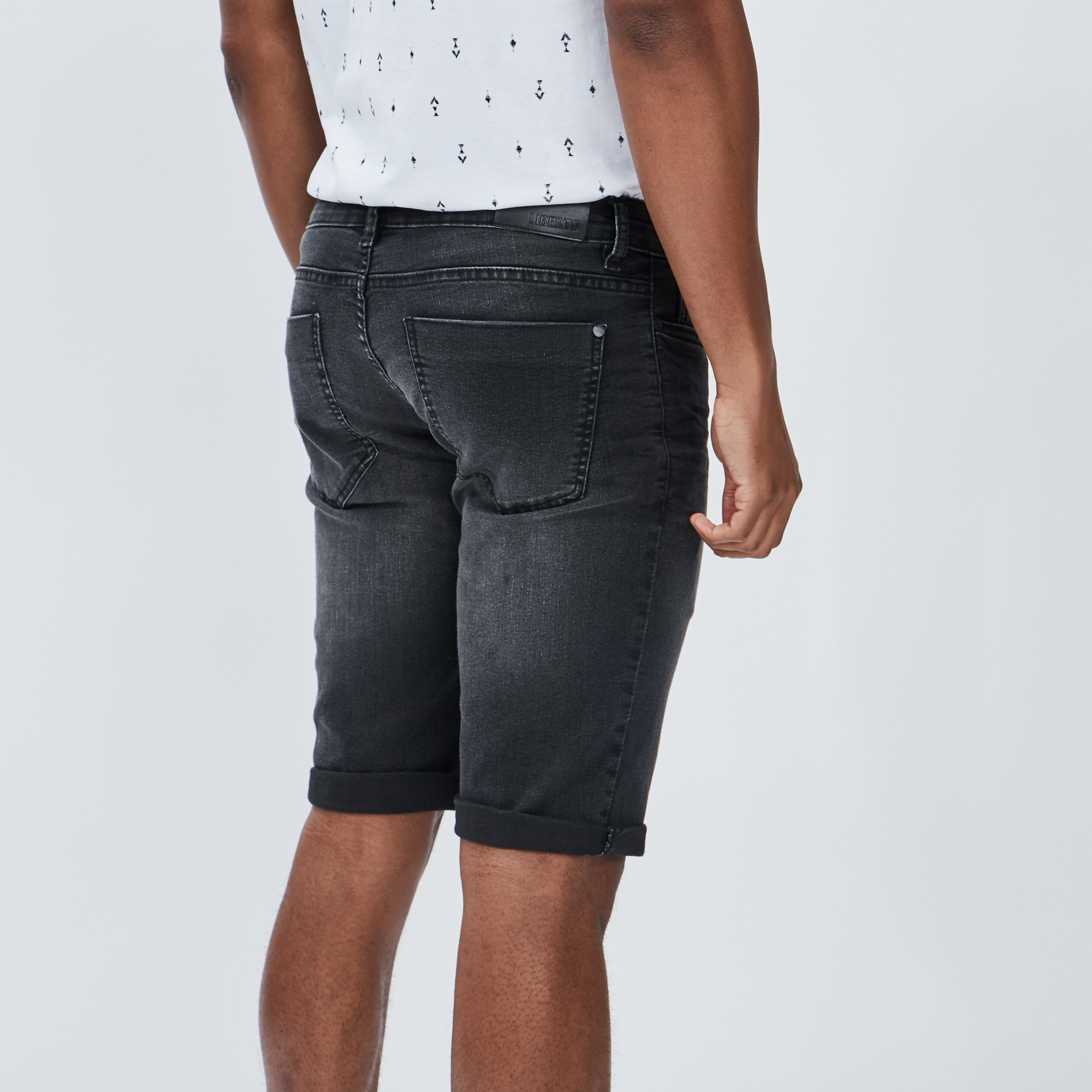 Bermuda regular en jean noir homme | La Halle