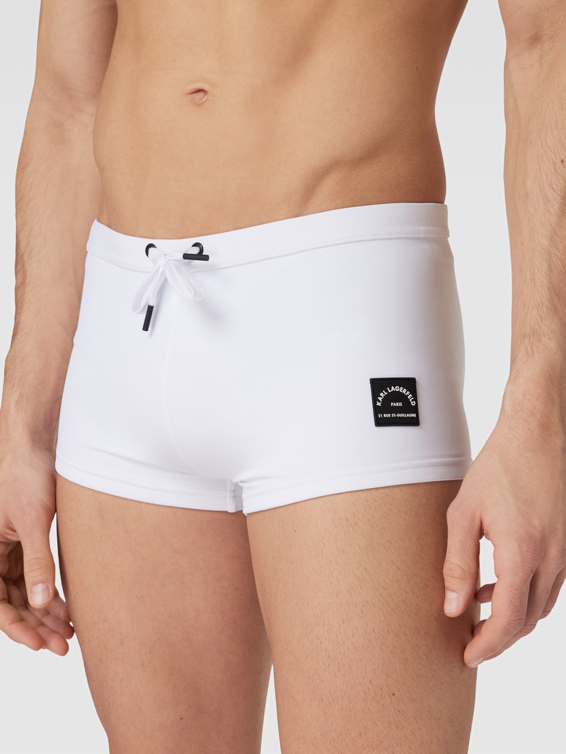 Badehose mit Label-Patch in weiß