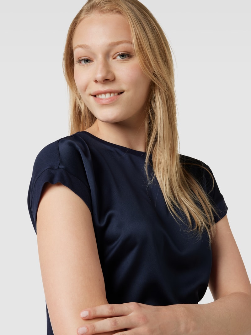 T-Shirt in Satin-Optik in dunkelblau