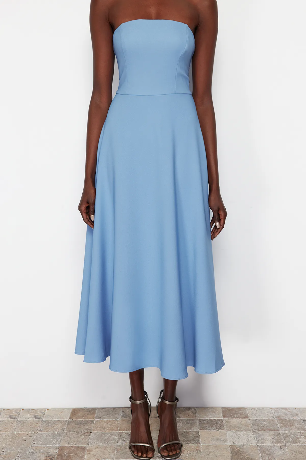 Trendyol Collection  Blaues Kleid mit Taillenöffnung/Skater-Webmuster TPRSS24EL00139