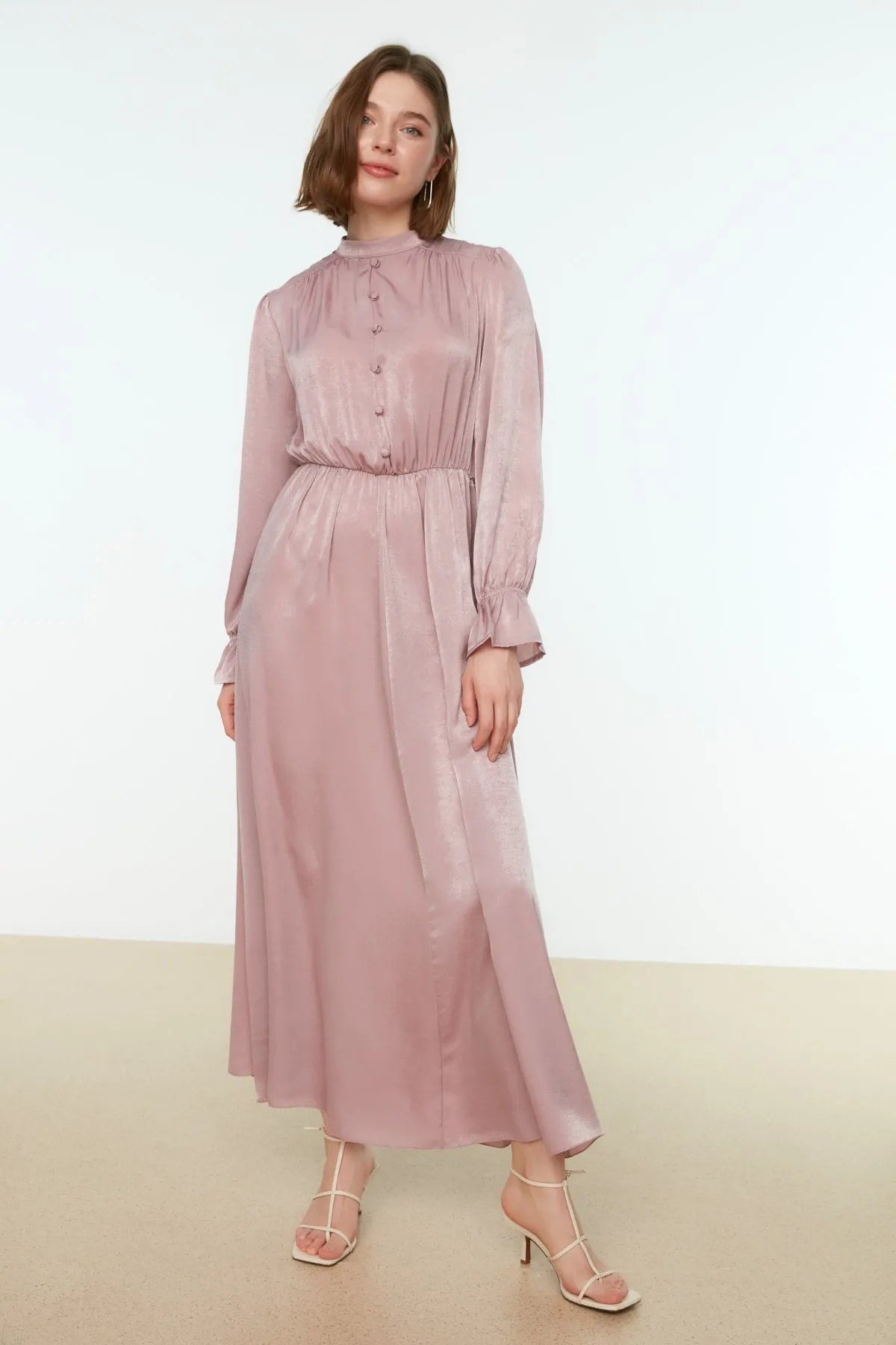 Trendyol Modest  Abendkleid aus Satin mit „Dried Rose Brit“-Details TCTSS22EB0090
