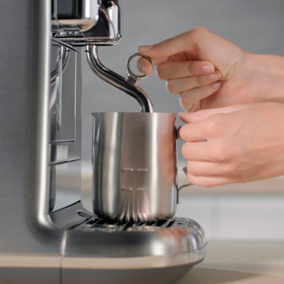 Nespresso Kapselmaschine Creatista Pro SNE900 mit Edelstahl-Milchkanne, inkl. Willkommenspaket mit 14 Kapseln